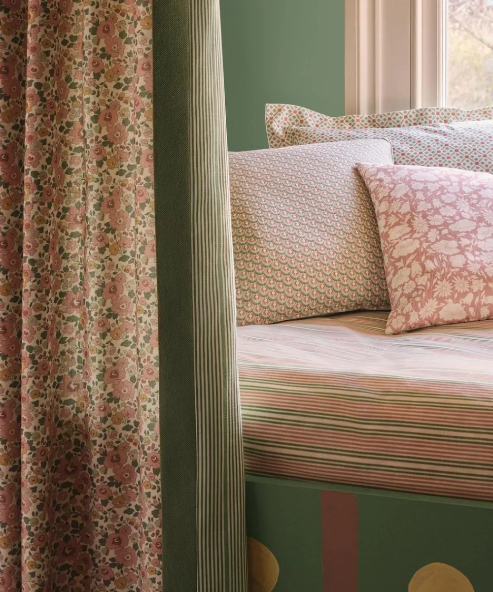 Liberty Interiors Furnishing Fabrics^Betsy Flora Cotton in Slipper