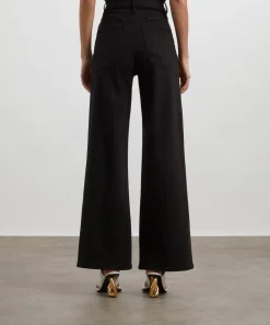 Frame Jeans^Le Slim Palazzo Jeans in Black