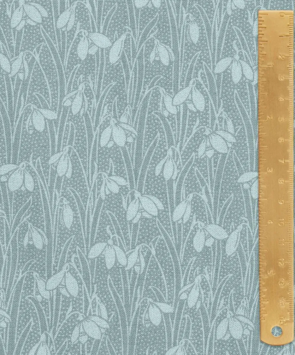 Liberty Fabrics Cotton For Quilting^Polar Grey Snowdrop Spot Lasenby Quilting Cotton