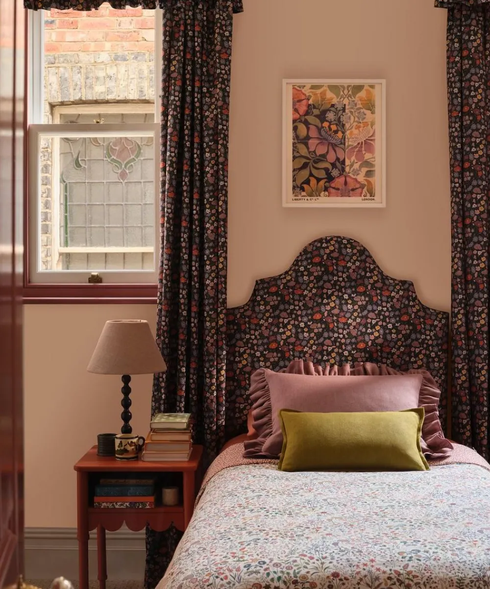 Liberty Interiors Furnishing Fabrics^Shepherdly Flowers Cotton in Lacquer